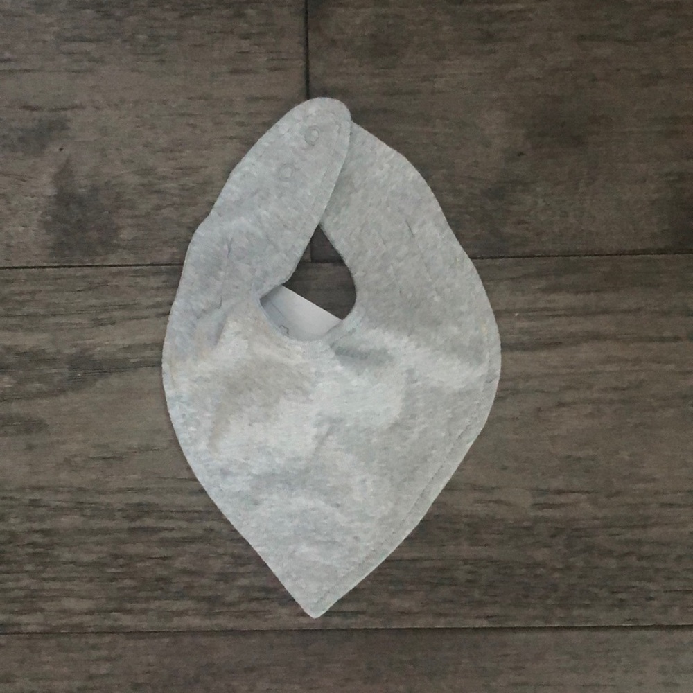 🍒HP🍒 Hanna Andersson Bundle of three baby’s bibs - Picture 2 of 8